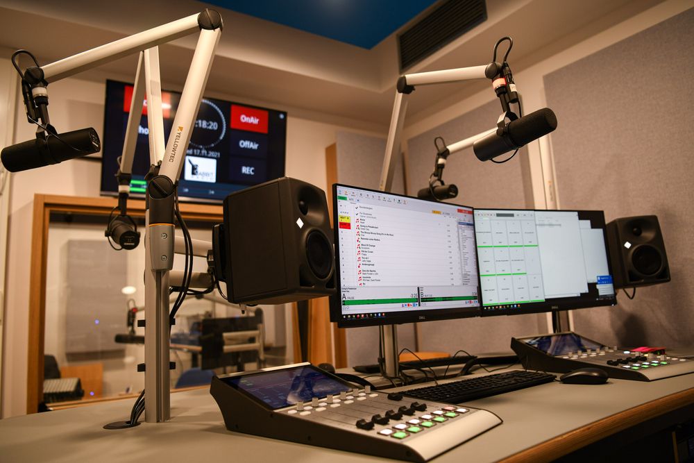 ΕΝ.Ι.Ρ.Σ.Ε.: «Αντιφατικές αποφάσεις από το ΕΣΡ για τις μετατοπίσεις συχνοτήτων και σημείων εκπομπής»