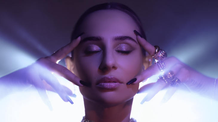 Η «φωτεινή» πλευρά της playlist του Alpha 98.9