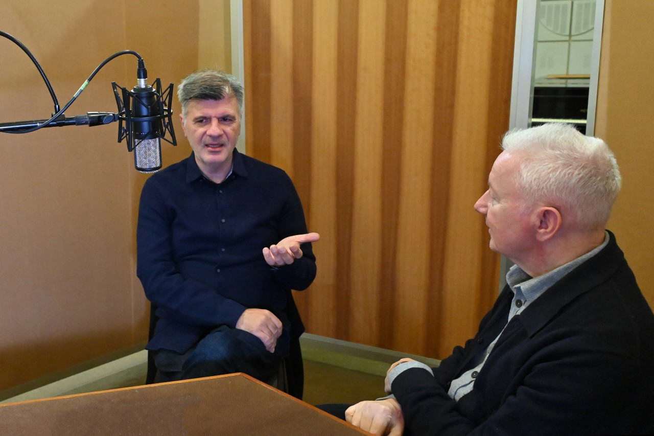 Ο Φοίβος Δεληβοριάς καλεσμένος του Φώτη Απέργη στο Δεύτερο Πρόγραμμα