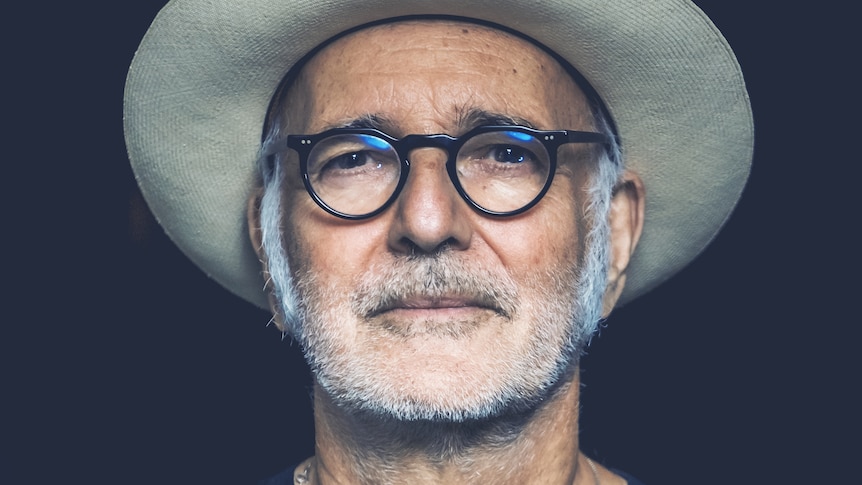 O Ludovico Einaudi μιλά στο Kosmos 93.6 για το live του στο Καλλιμάρμαρο