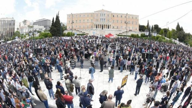 Όχι μόνο δεν ακυρώνει το Προεδρικό Διάταγμα αλλά καταργεί και τα δικαιώματα των καλλιτεχνών