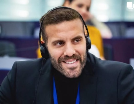 O ευρωβουλευτής Νίκος Παππάς χτύπησε τον δημοσιογράφο του News 24/7, Νίκο Γιαννόπουλο