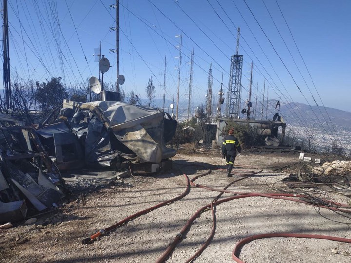 Τουλάχιστον 15 ραδιοσταθμοί υπέστησαν ζημιές στον Υμηττό