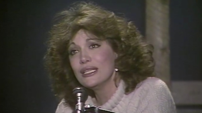 Η Μαίρη Χρονοπούλου ερμηνεύει τραγούδι της Ευτυχίας Παπαγιαννοπούλου, στο Αρχείο της ΕΡΤ