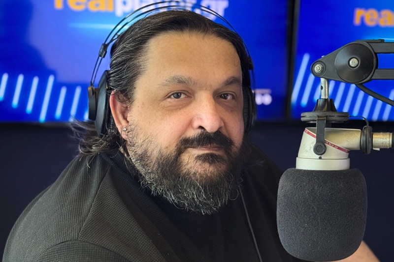 Επιστρέφει στην εκπομπή του στον Real 97.8 ο Μάνος Παρδάλης