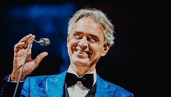 Ο Andrea Bocelli στη Φαίη Σκορδά