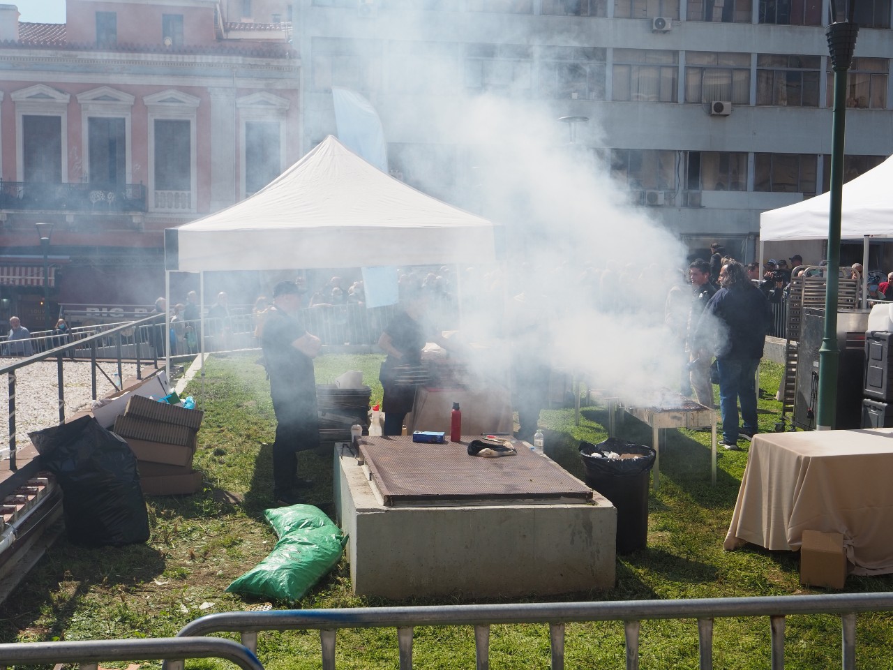 Το κατάλληλο ραδιόφωνο για την Τσικνοπέμπτη