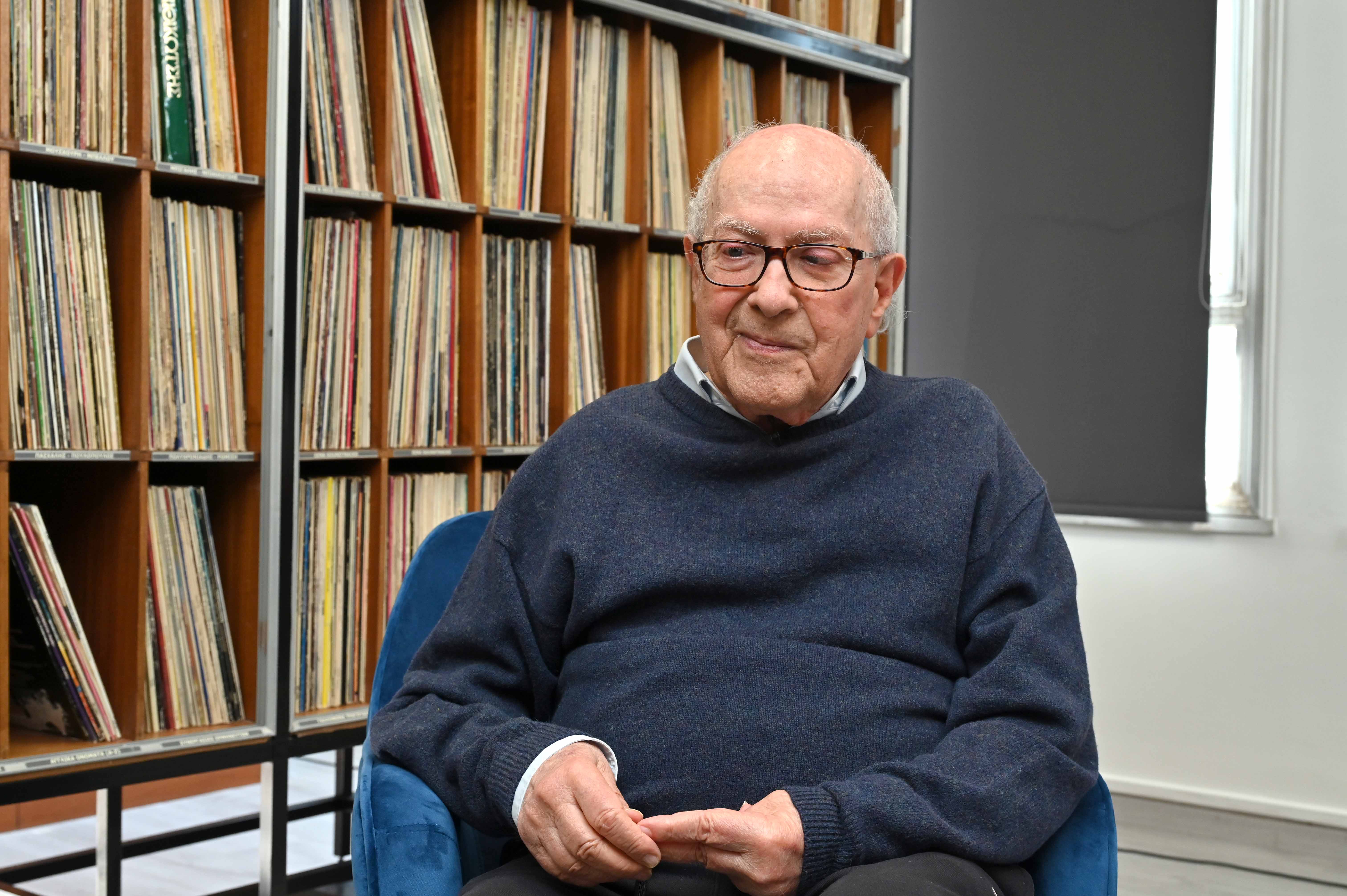 Ο μέγας Γιώργος Παπαστεφάνου δώρισε τη συλλογή του στην ΕΡΤ 